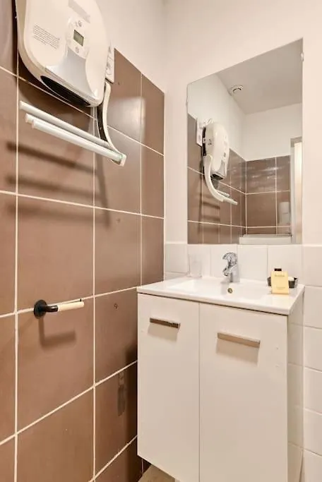 Thibaud - T4 Terrasse A 15 Min A Pied Du Metro Apartment Marseille 0*,  France
